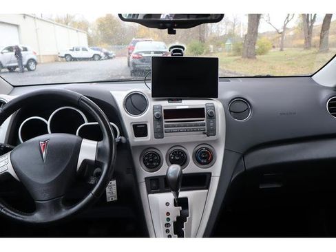 Used 2010 Pontiac Vibe w/ Sun And Sound Package image 11