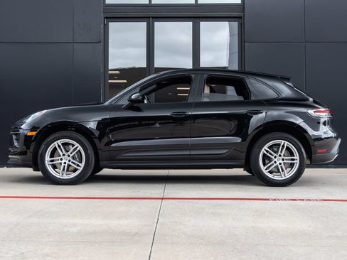 Certified 2024 Porsche Macan AWD/4WD image 2