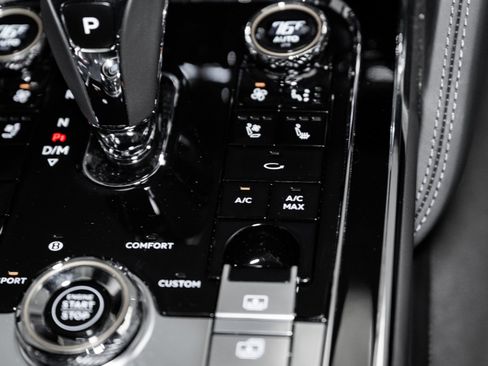 Used 2024 Bentley Flying Spur W12 image 50