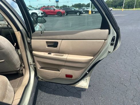 Used 2006 Ford Taurus SE FWD image 16
