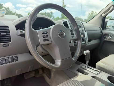 Used 2016 Nissan Frontier SV w/ SV Value Truck Package RWD image 11