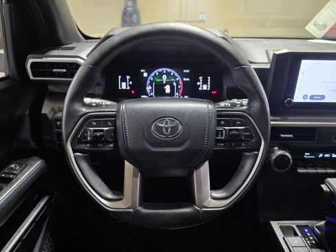 Used 2025 Toyota 4Runner SR5 AWD/4WD image 30