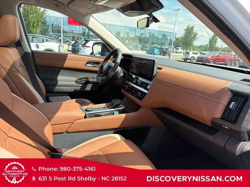 New 2026 Nissan Pathfinder Platinum AWD/4WD image 40