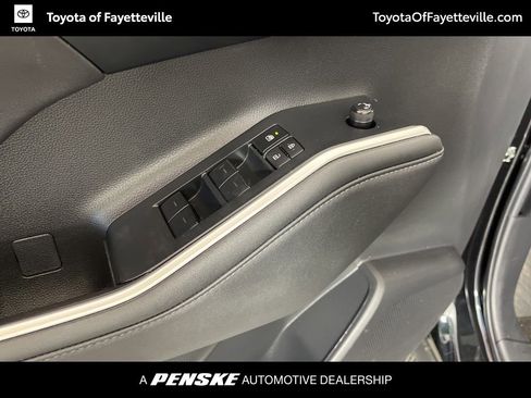 Used 2023 Toyota Highlander XLE image 29