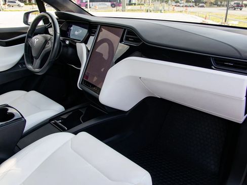 Used 2018 Tesla Model X 100D image 27