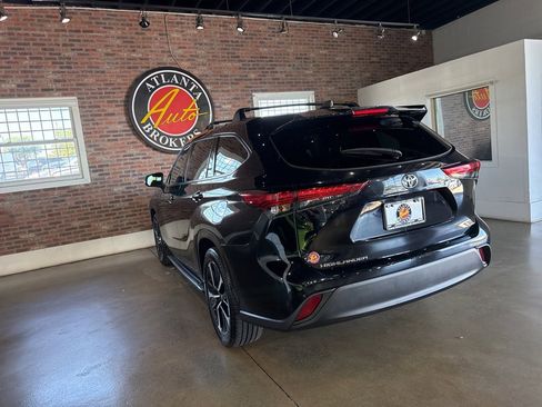 Used 2022 Toyota Highlander L image 16