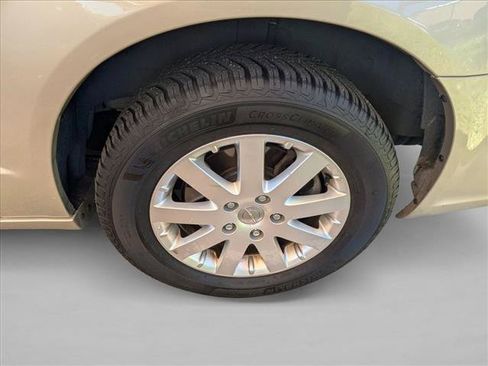 Used 2015 Chrysler Town & Country Touring w/ Driver Convenience Group FWD image 7