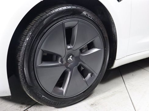 Used 2023 Tesla Model 3 Standard Range image 17
