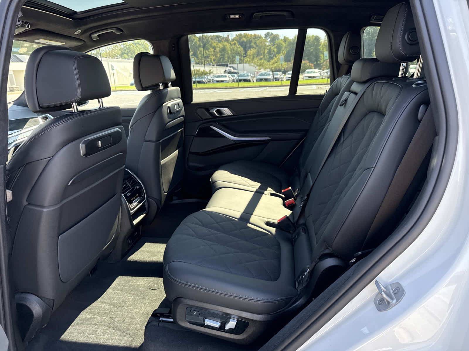 Used 2026 BMW X7 xDrive40i w/ M Sport Package AWD/4WD image 15