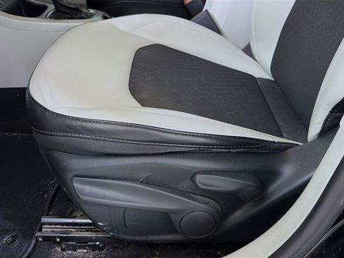 Used 2018 Jeep Compass Latitude FWD image 21