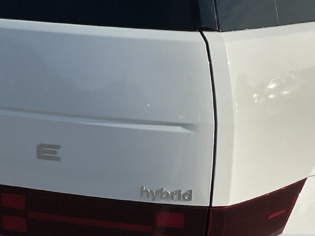 Used 2025 Hyundai Santa Fe SEL FWD image 6