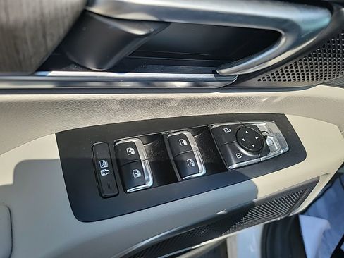 Used 2025 Kia Telluride EX w/ EX Captain's Chair Package FWD image 12