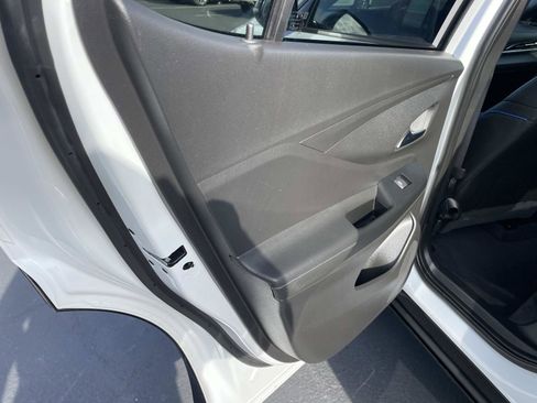 Used 2025 Buick Envista Sport Touring image 25