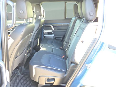 Used 2024 Land Rover Defender 110 X-Dynamic SE image 12