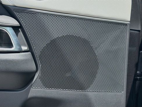 New 2026 Land Rover Discovery Limited Edition AWD/4WD image 25