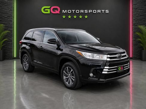 Used 2018 Toyota Highlander XLE AWD/4WD image 1