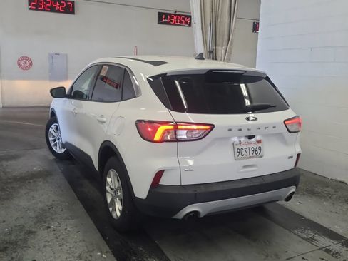 Used 2022 Ford Escape SE FWD image 2