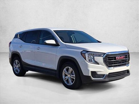 Used 2024 GMC Terrain SLE image 3