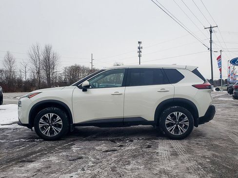 Used 2023 Nissan Rogue SV image 8