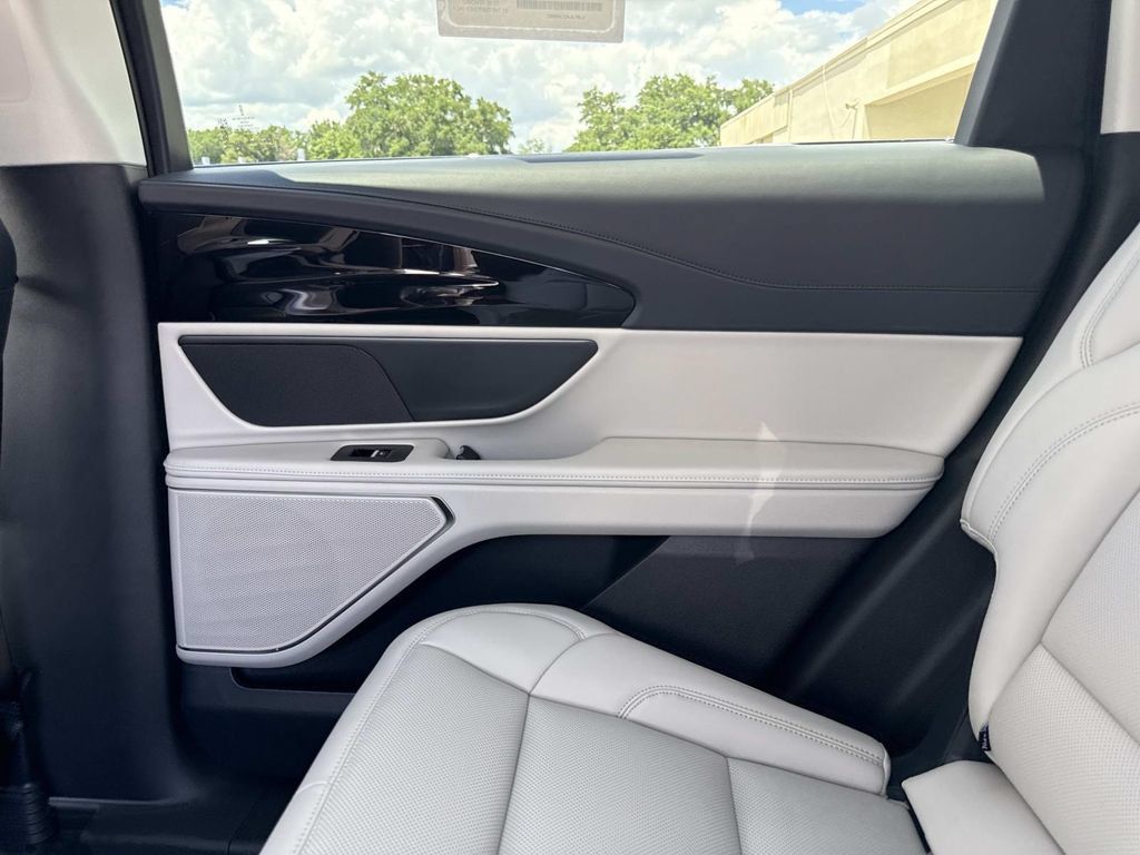 New 2026 Lincoln Nautilus Premier AWD/4WD image 15