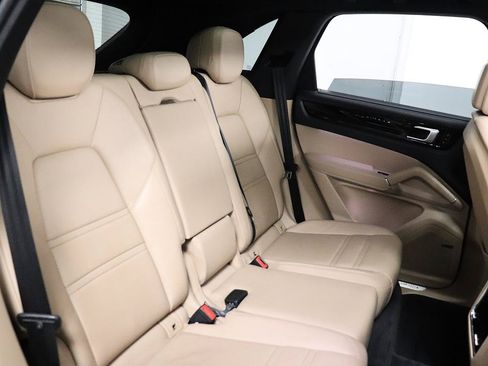 Used 2019 Porsche Cayenne S AWD/4WD image 14
