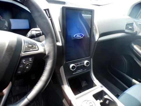 Used 2023 Ford Edge SEL w/ Sport Appearance Package image 6