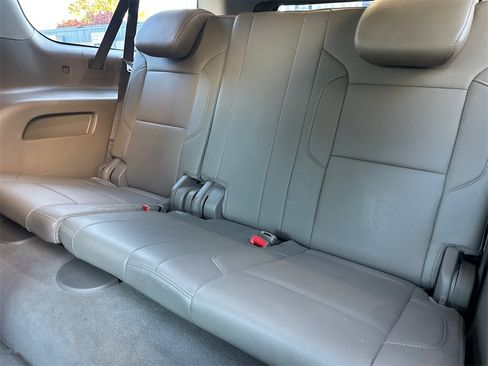 Used 2020 Chevrolet Suburban Premier image 19