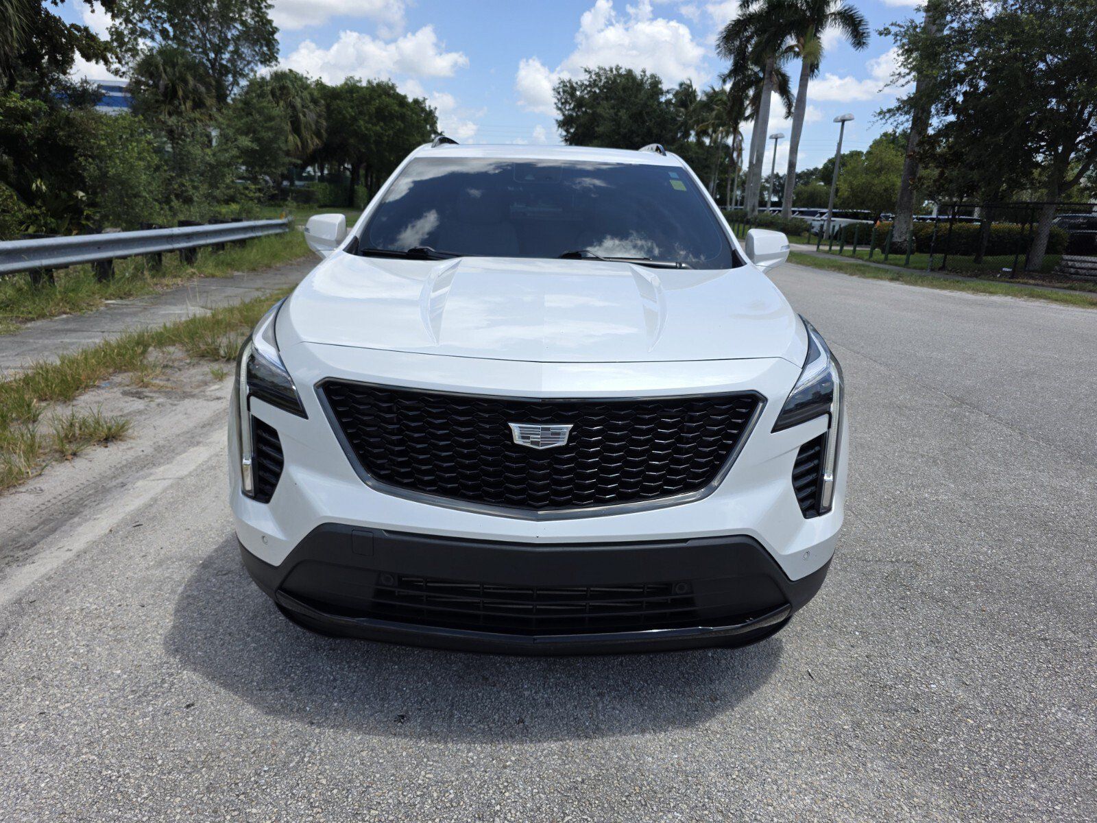 Used 2022 Cadillac XT4 Sport w/ LPO, ONYX Package FWD image 8