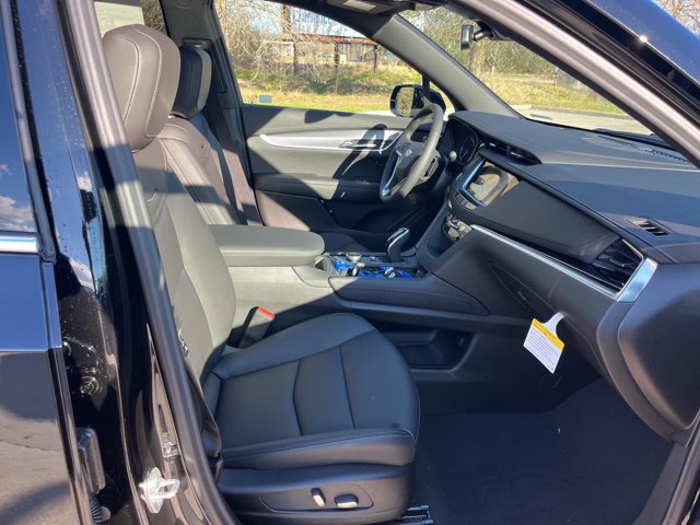 New 2025 Cadillac XT6 Luxury FWD image 35
