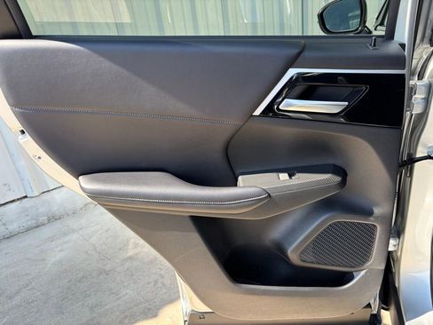 Used 2024 Mitsubishi Outlander SE image 30