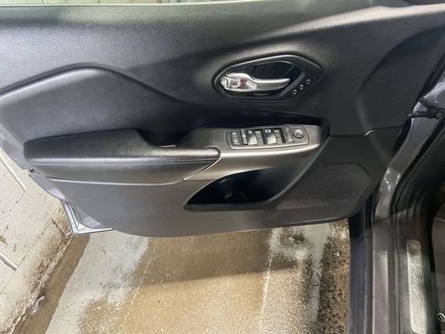 Used 2019 Jeep Cherokee Limited AWD/4WD image 23
