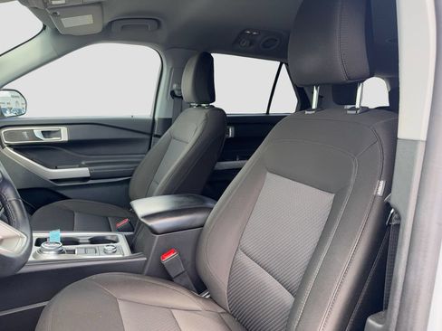 Used 2023 Ford Explorer XLT AWD/4WD image 10