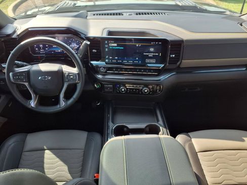 Used 2025 Chevrolet Silverado 2500 ZR2 w/ Technology Package AWD/4WD image 11