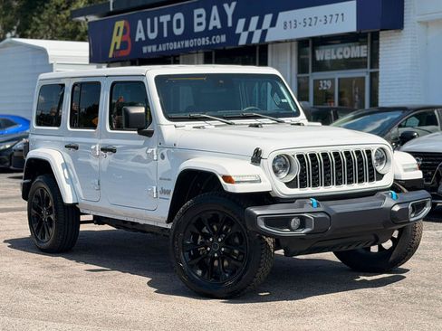 Used 2024 Jeep Wrangler Unlimited Sahara AWD/4WD image 2