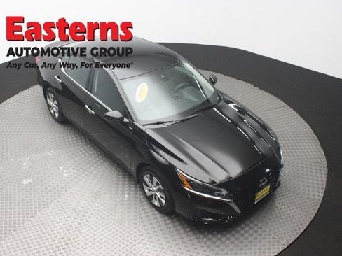 Used 2023 Nissan Altima 2.5 S FWD image 3