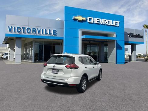 Used 2018 Nissan Rogue S image 6