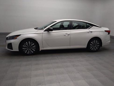 Used 2024 Nissan Altima 2.5 SV FWD image 2