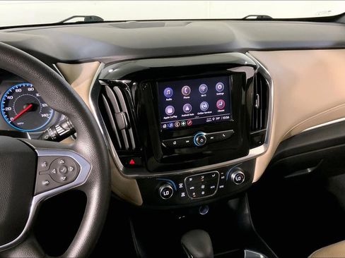 Used 2022 Chevrolet Traverse LS FWD image 6