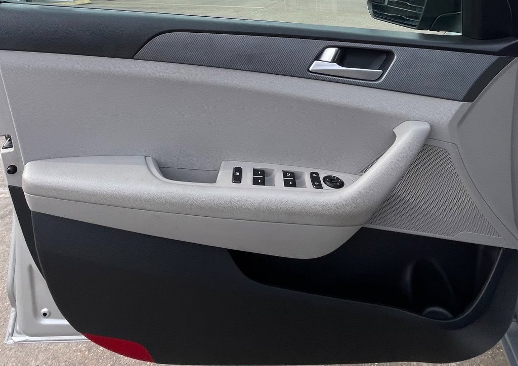 Used 2015 Hyundai Sonata SE FWD image 28