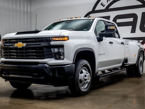Used 2025 Chevrolet Silverado 3500 W/T AWD/4WD image 31