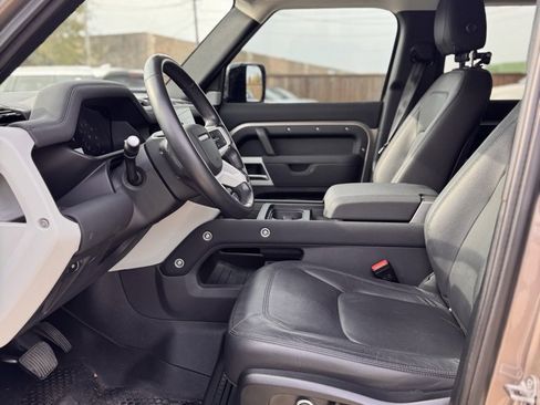 Used 2023 Land Rover Defender 130 SE image 6