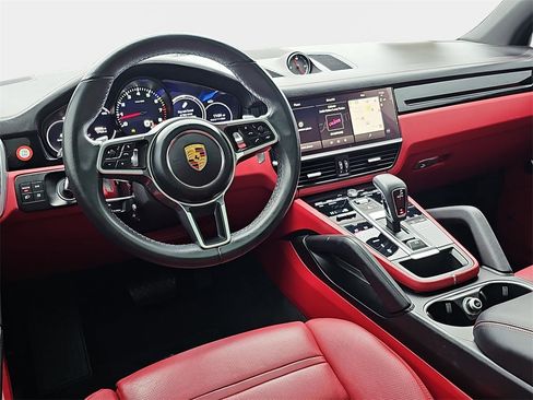 Used 2022 Porsche Cayenne image 19