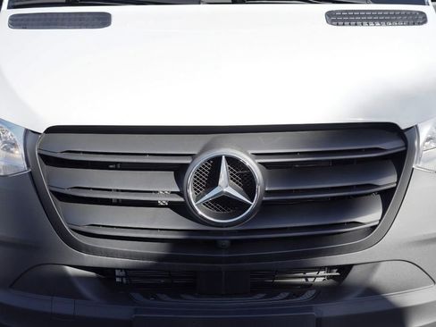 Used 2024 Mercedes-Benz Sprinter 2500 image 7