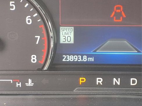 Used 2022 Ford Explorer XLT w/ Equipment Group 202A AWD/4WD image 31