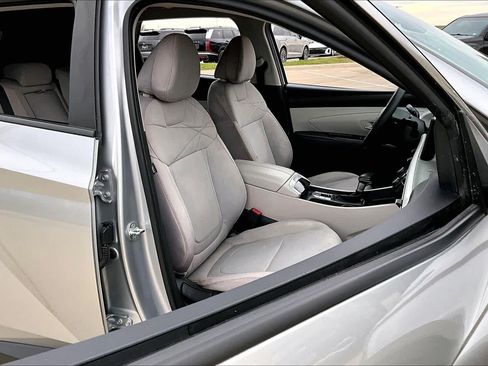 Used 2025 Hyundai Tucson SE FWD image 9