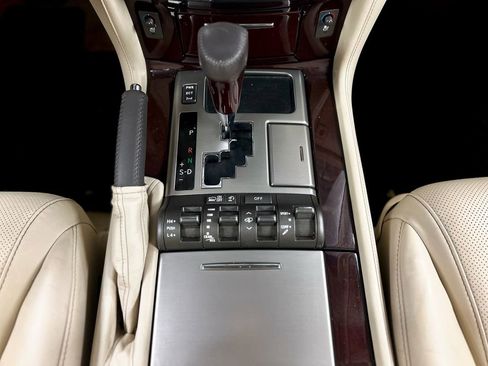 Used 2013 Lexus LX 570 4WD w/ Luxury Pkg image 37