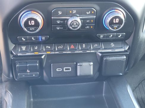 Used 2022 Chevrolet Silverado 2500 LTZ w/ LTZ Plus Package image 18