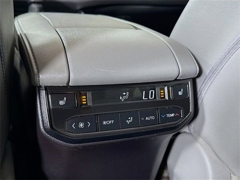 Used 2023 Toyota Highlander L image 25