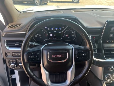 Used 2021 GMC Yukon XL SLT w/ Rear Media and Nav Package AWD/4WD image 25
