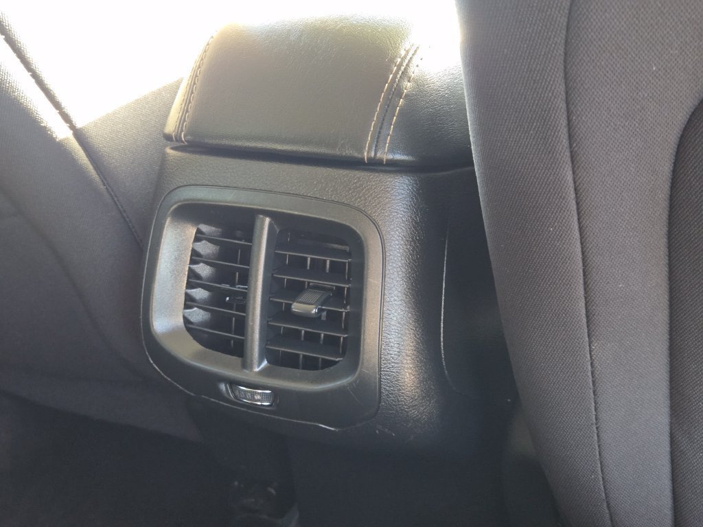 Used 2018 Jeep Cherokee Latitude w/ Altitude Package FWD image 11